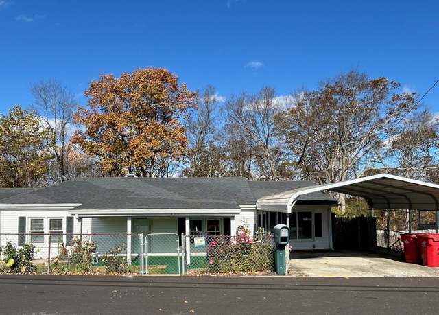 Property at 812 Clifton Dr, Frankfort, KY 40601, 3 beds, 2 baths