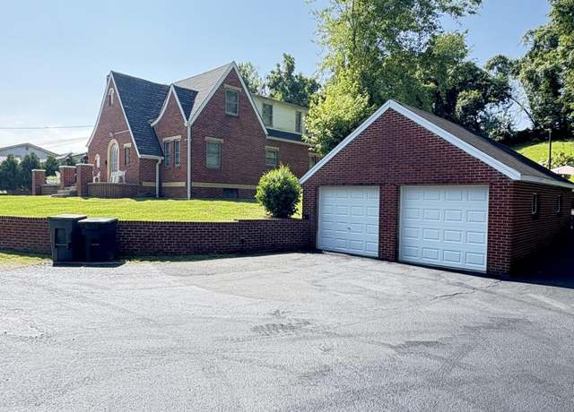 Property at 111 House Ave, Manchester, KY 40962, 5 beds, 2 baths