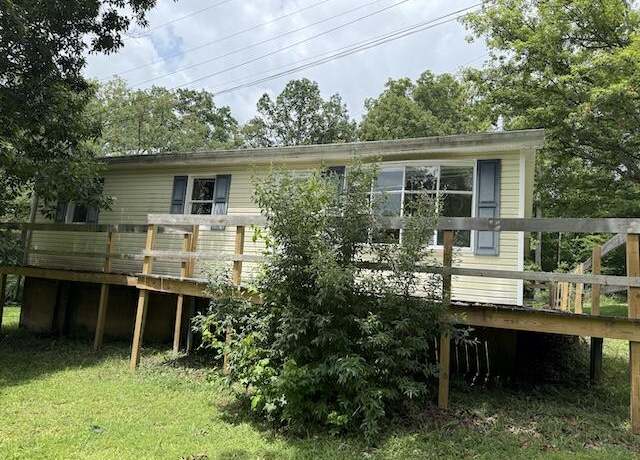 Property at 135 Warren Ln, Morehead, KY 40351, 3 beds, 2 baths