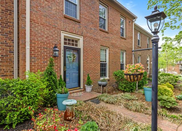 Property at 284 Chippendale Cir, Lexington, KY 40517, 3 beds, 2.5 baths