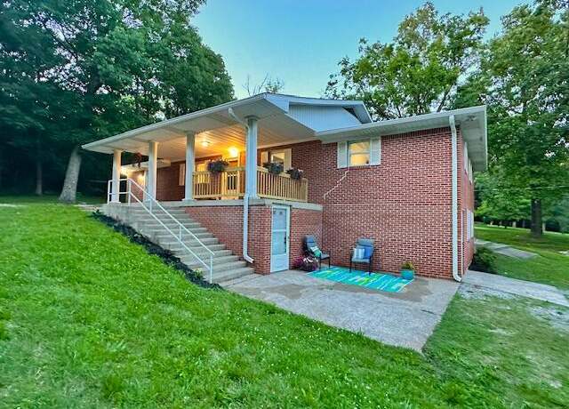 Property at 127 Cumberland Dr, Russellville, KY 42276, 4 beds, 3 baths