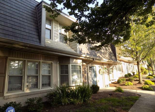 Property at 131 Regency Point Path, Lexington, KY 40503, 2 beds, 1.5 baths