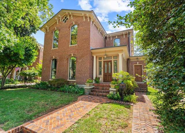 Property at 448 W 3rd St, Lexington, KY 40508, 6 beds, 2.5 baths