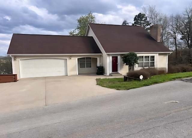 Property at 604 East Ninth St, London, KY 40741, 3 beds, 3 baths