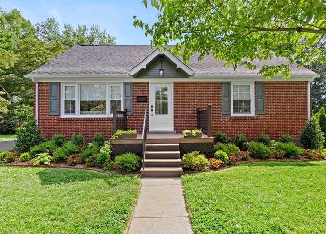 Property at 286 Hill N Dale Rd, Lexington, KY 40503, 3 beds, 3 baths