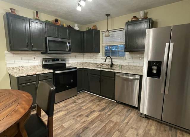 Property at 2129 Santa Anita Dr, Lexington, KY 40516, 2 beds, 2.5 baths