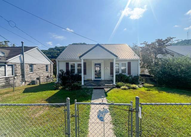 Property at 307 River St, Manchester, KY 40962, 4 beds, 2 baths