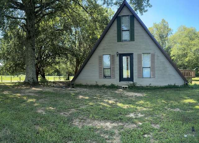 Property at 1865 Blair School Rd, Russell Springs, KY 42642, 4 beds, 2 baths