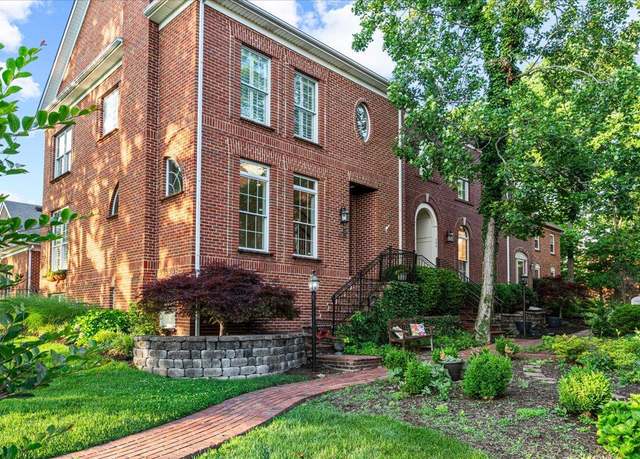 Property at 228 Chippendale Cir, Lexington, KY 40517, 3 beds, 3.5 baths