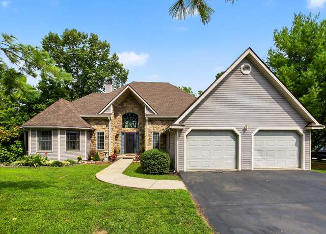 Property at 221 North Homestead Ln, Lancaster, KY 40444, 3 beds, 2.5 baths