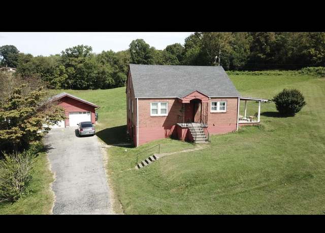 Property at 831 East 4th St, London, KY 40741, 3 beds, 2 baths