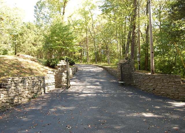 Property at 701 Mccalls Mill Rd, Lexington, KY 40515, 4 beds, 4.5 baths