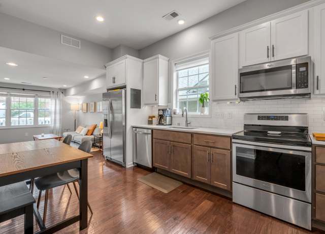 Property at 650 North Martin Luther King Blvd, Lexington, KY 40508, 3 beds, 2 baths