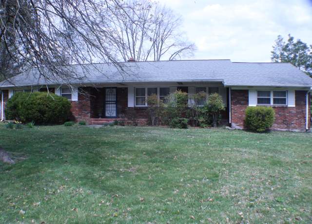 Property at 4922 West Cumberland Ave, Middlesboro, KY 40965, 3 beds, 2 baths