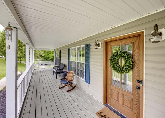Property at 44 Gwinn Island Cir, Danville, KY 40422, 4 beds, 2 baths
