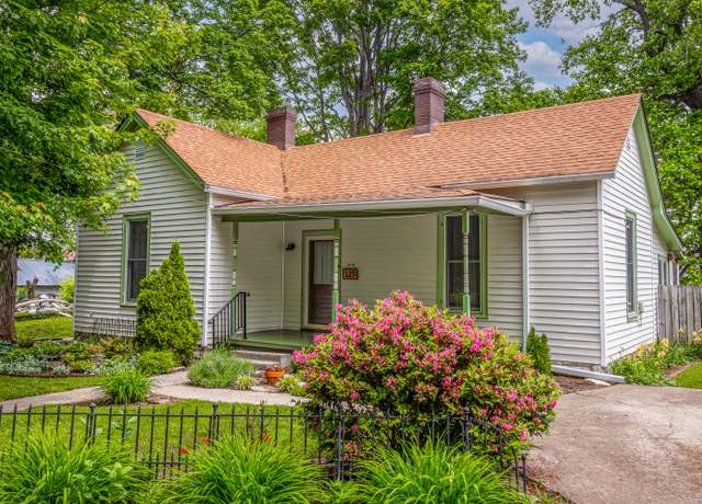 Property at 129 Walnut St, Versailles, KY 40383, 2 beds, 1 bath