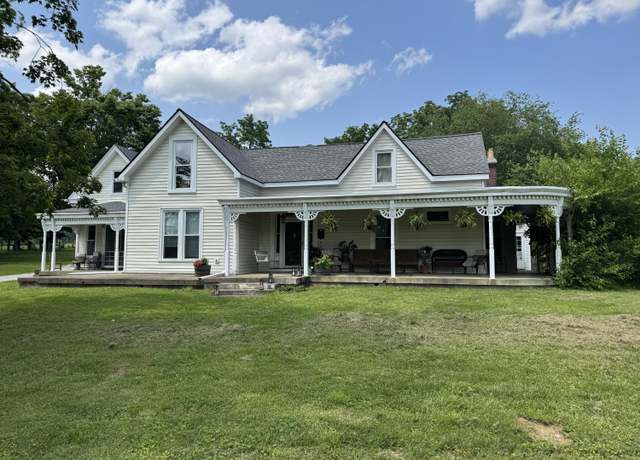 Property at 400 West Main St, Fairfield, KY 40020, 5 beds, 3 baths