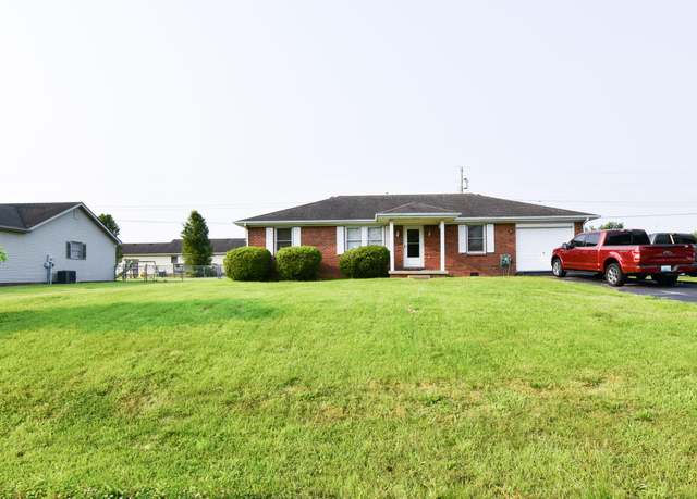 Property at 319 Peachtree Dr, Berea, KY 40403, 3 beds, 2 baths