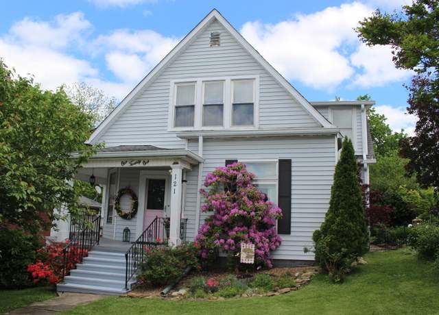 Property at 121 Smith Ballard St, Richmond, KY 40475, 4 beds, 2 baths