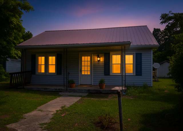Property at 91 Jones St, Manchester, KY 40962, 3 beds, 1 bath