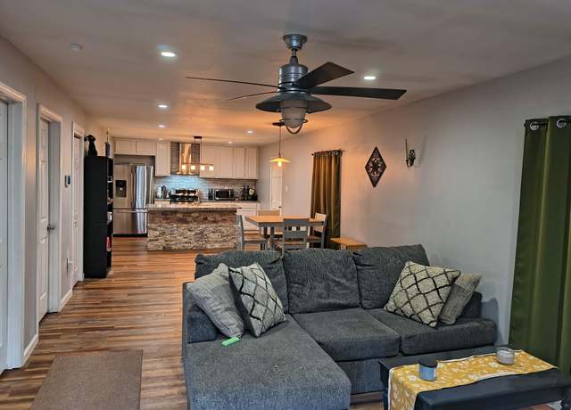 Property at 103 W Limestone St, Somerset, KY 42501, 2 beds, 2 baths