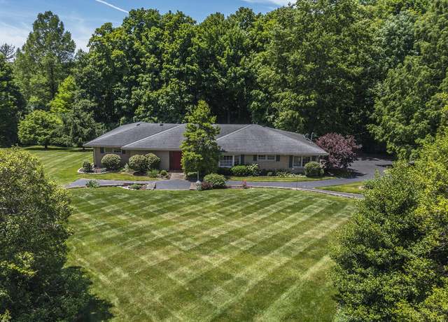 Property at 1964 Shadybrook Ln, Lexington, KY 40502, 3 beds, 2 baths