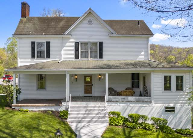 Property at 90 Grand Ave, Beattyville, KY 41311, 4 beds, 2 baths