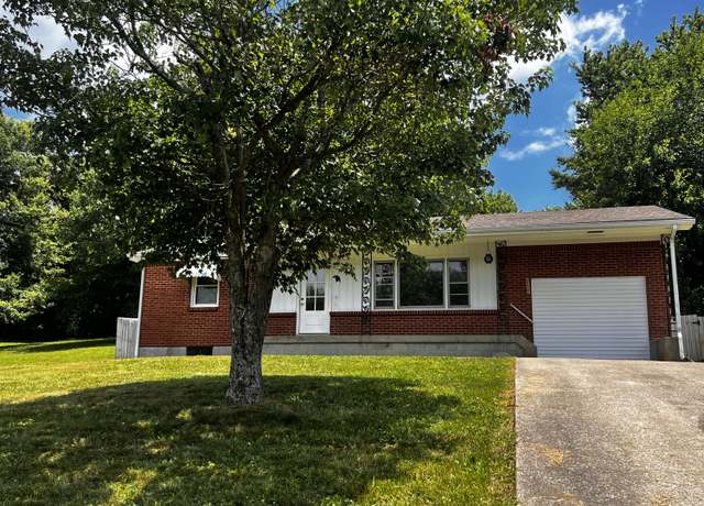 Property at 230 South Lucas St, Junction City, KY 40440, 3 beds, 1 bath