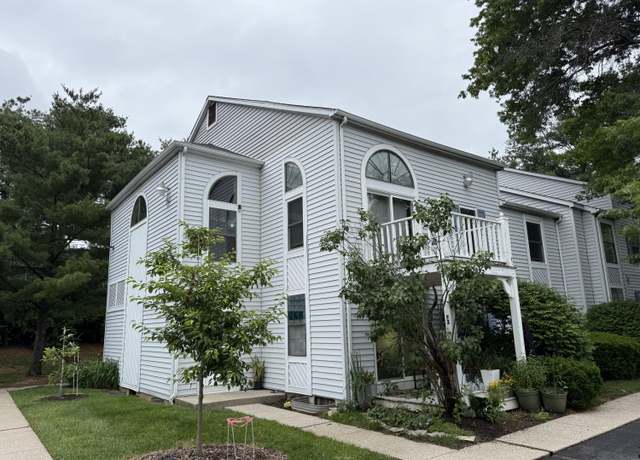 Property at 404 Bainbridge Ct Unit F4, Lexington, KY 40509, 2 beds, 2 baths