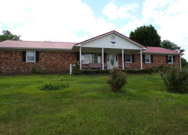 Property at 4040 New Irvine Rd, Waco, KY 40385, 3 beds, 1.5 baths