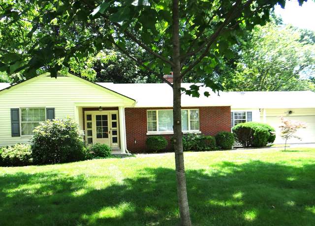 Property at 444 Pleasantwood Dr, Danville, KY 40422, 3 beds, 2.5 baths