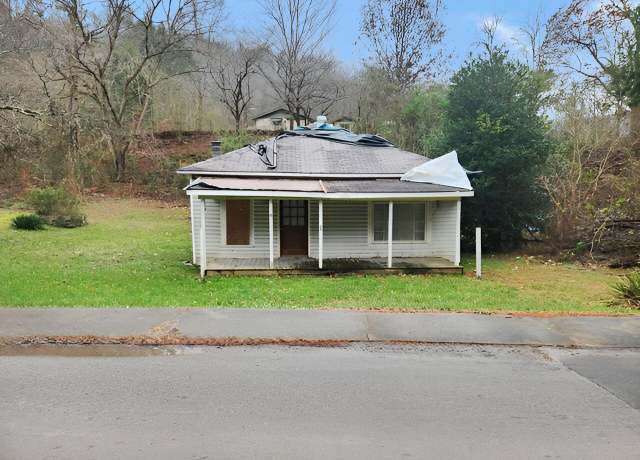 Property at 195 South Main St, Evarts, KY 40828, 2 beds, 1.5 baths