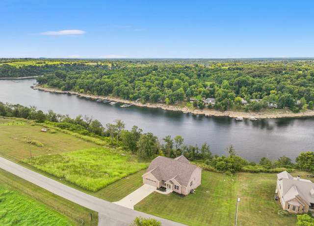 Property at 1830 Hunter Dr, Lancaster, KY 40444, 4 beds, 3.5 baths
