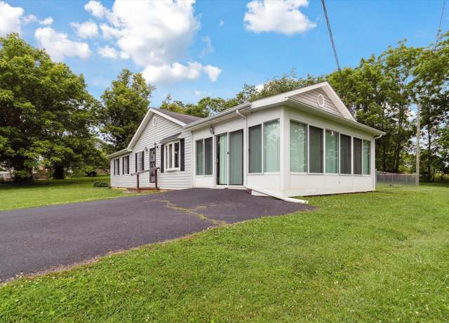 Property at 114 Brock Dr, Stanford, KY 40484, 3 beds, 2 baths