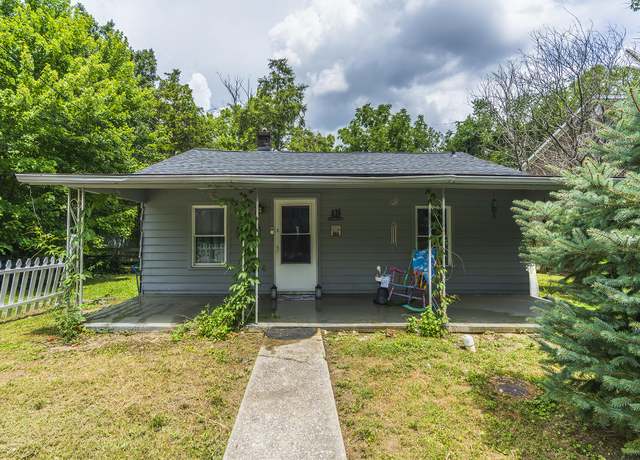 Property at 40 Crawford St, Berea, KY 40403, 2 beds, 1 bath