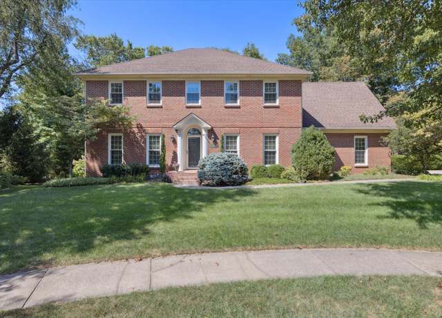 Property at 2229 Shannawood Dr, Lexington, KY 40513, 5 beds, 3.5 baths