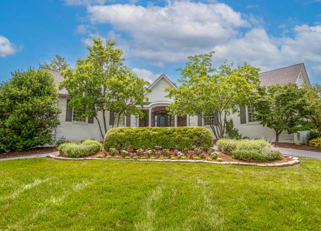 Property at 649 Lakeshore Dr, Lexington, KY 40502, 5 beds, 3.5 baths