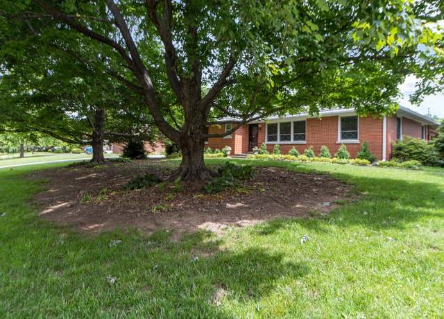 Property at 359 Greenbriar Rd, Lexington, KY 40503, 3 beds, 2 baths