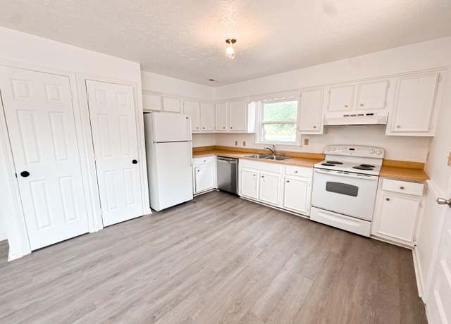 Property at 112 Jean St, Lawrenceburg, KY 40342, 3 beds, 1 bath