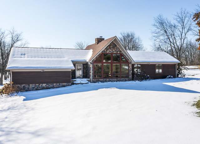 Property at 5765 Keene Versailles Rd, Versailles, KY 40383, 3 beds, 2.5 baths