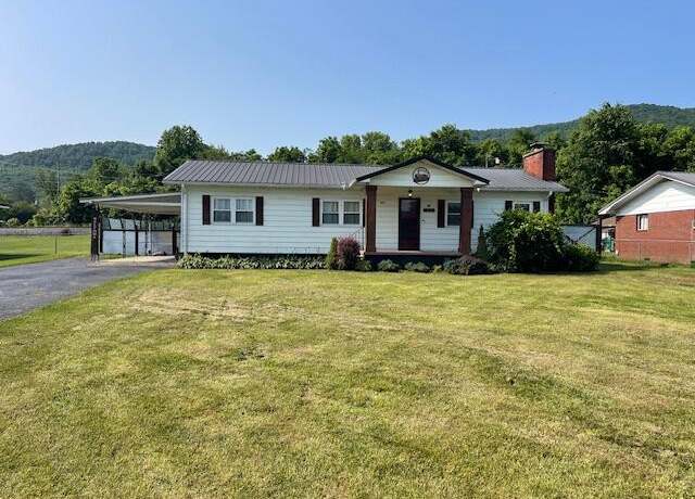 Property at 600 South 38th St, Middlesboro, KY 40965, 2 beds, 1 bath