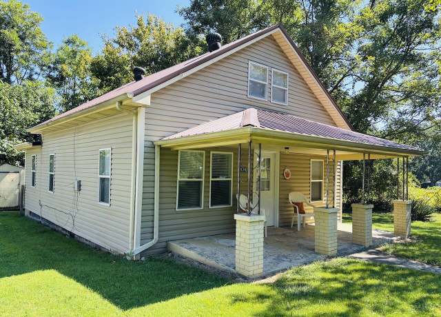 Property at 374 Maple St, Russell Springs, KY 42642, 3 beds, 1 bath