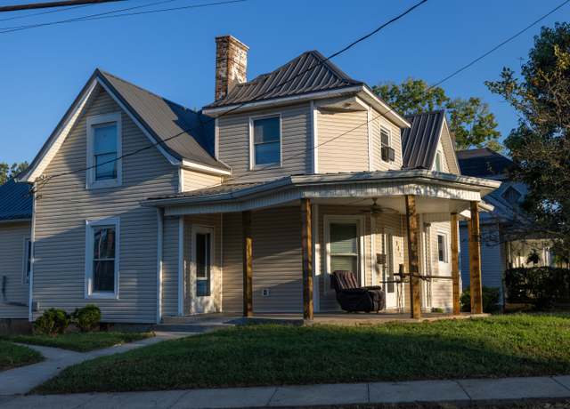 Property at 401 Maple St, Georgetown, KY 40324, 5 beds, 2 baths