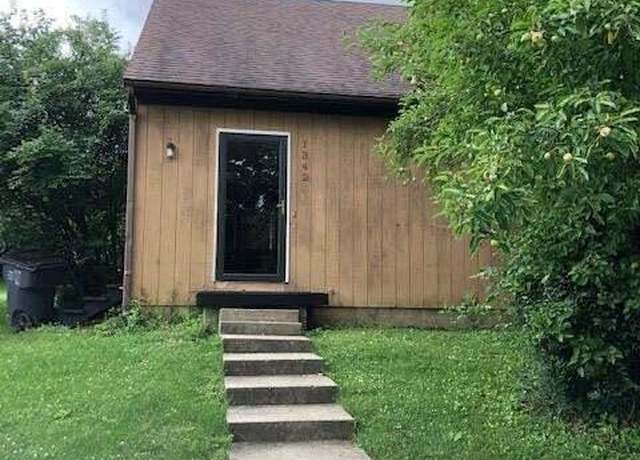 Property at 1342 Leaning Tree Ln, Lexington, KY 40517, 2 beds, 1.5 baths