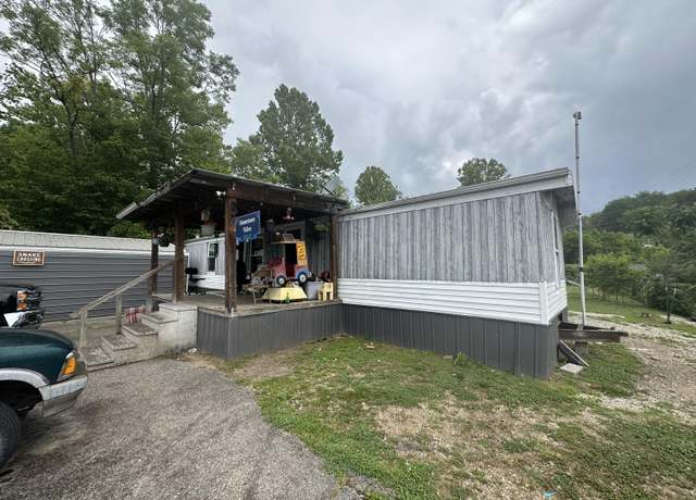 Property at 77 Elm St, Beattyville, KY 41311, 3 beds, 1 bath