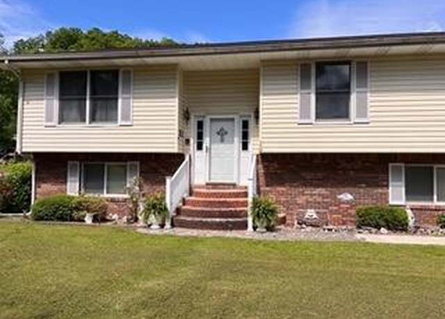 Property at 19 Brookside St, Prestonsburg, KY 41653, 5 beds, 3 baths