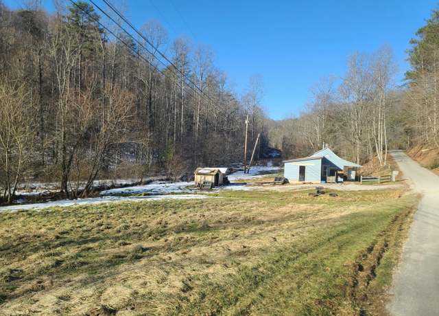 Property at 2839 Teges Creek Rd, Manchester, KY 40962, 2 beds, 1 bath