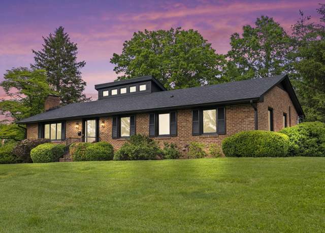 Property at 701 Old Dobbin Rd, Lexington, KY 40502, 3 beds, 3 baths