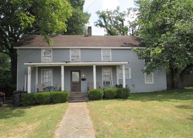 Property at 230 High St, Versailles, KY 40383, 4 beds, 2 baths