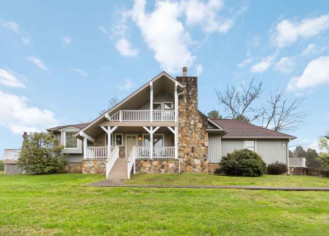 Property at 407 Circle Lake Dr, Bronston, KY 42518, 3 beds, 2 baths
